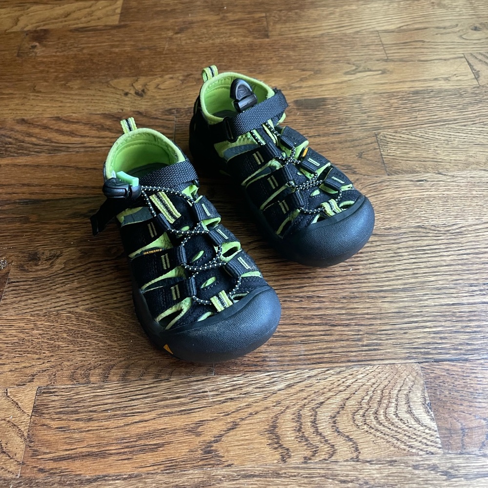 Boys Keen sandals- never worn